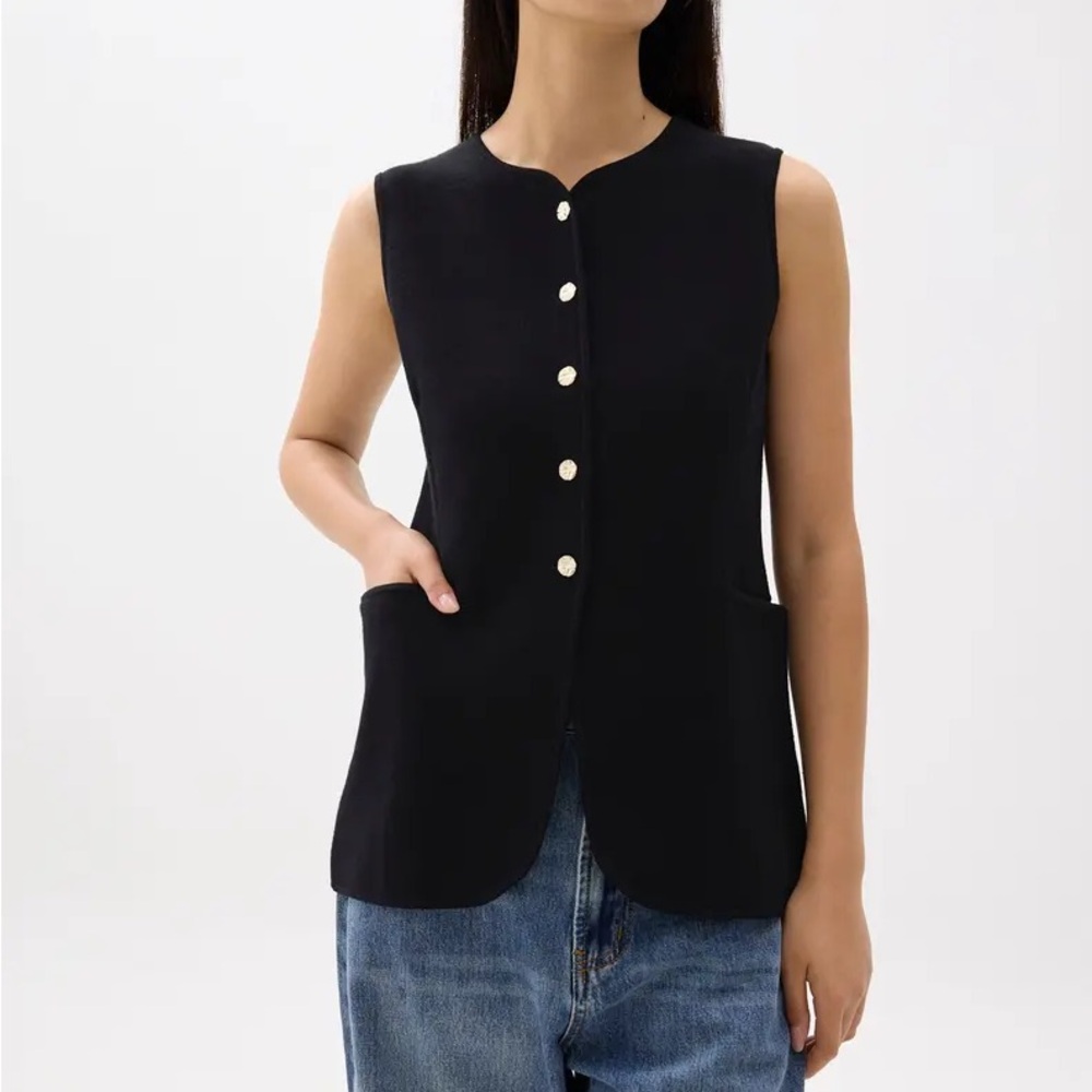 NWT Love, Bonito black knit Vest with Gold Buttons